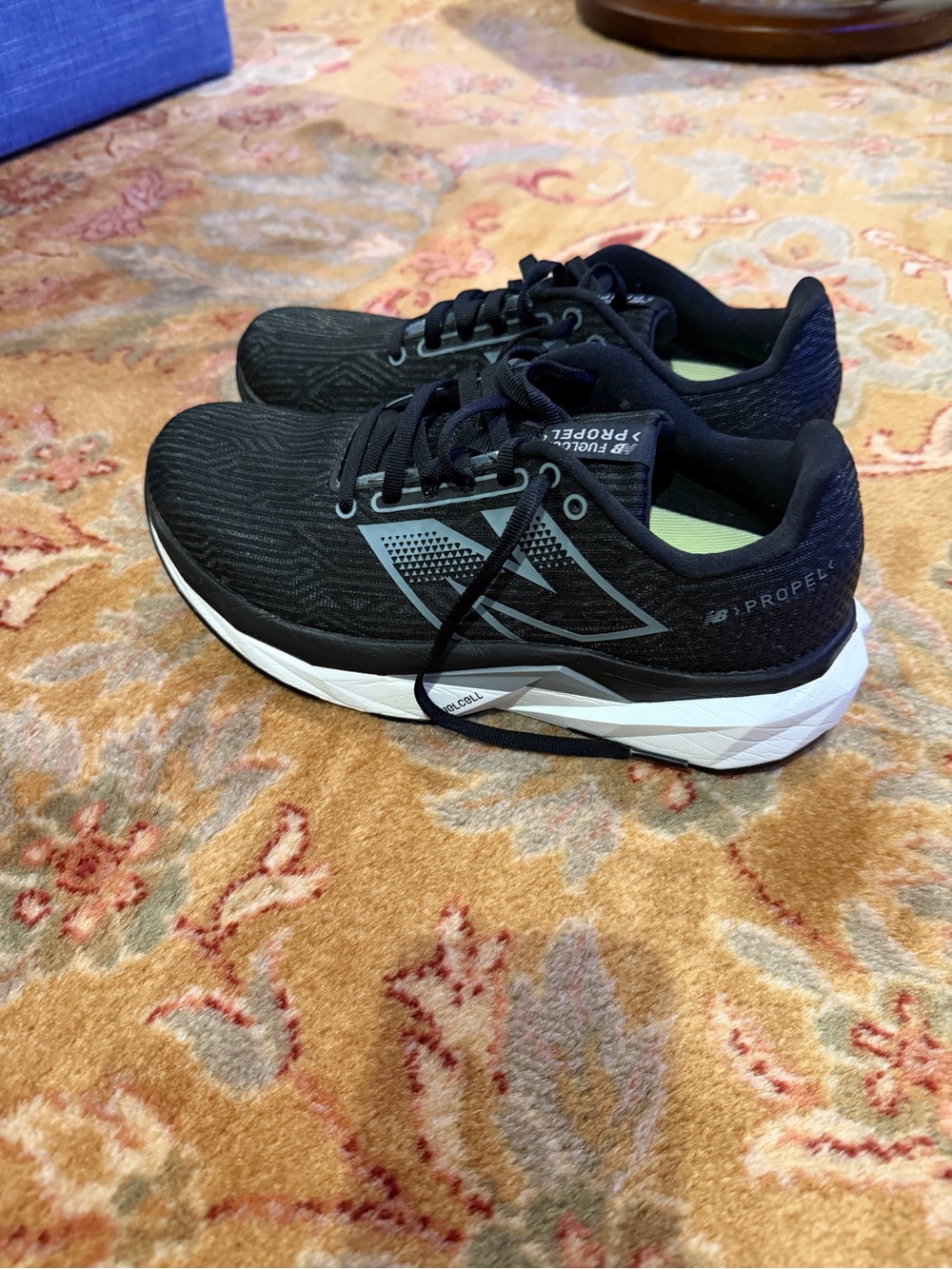New Balance Women’s FuelCell Propel Sneakers 👟 Brand New - Picture 3 of 9
